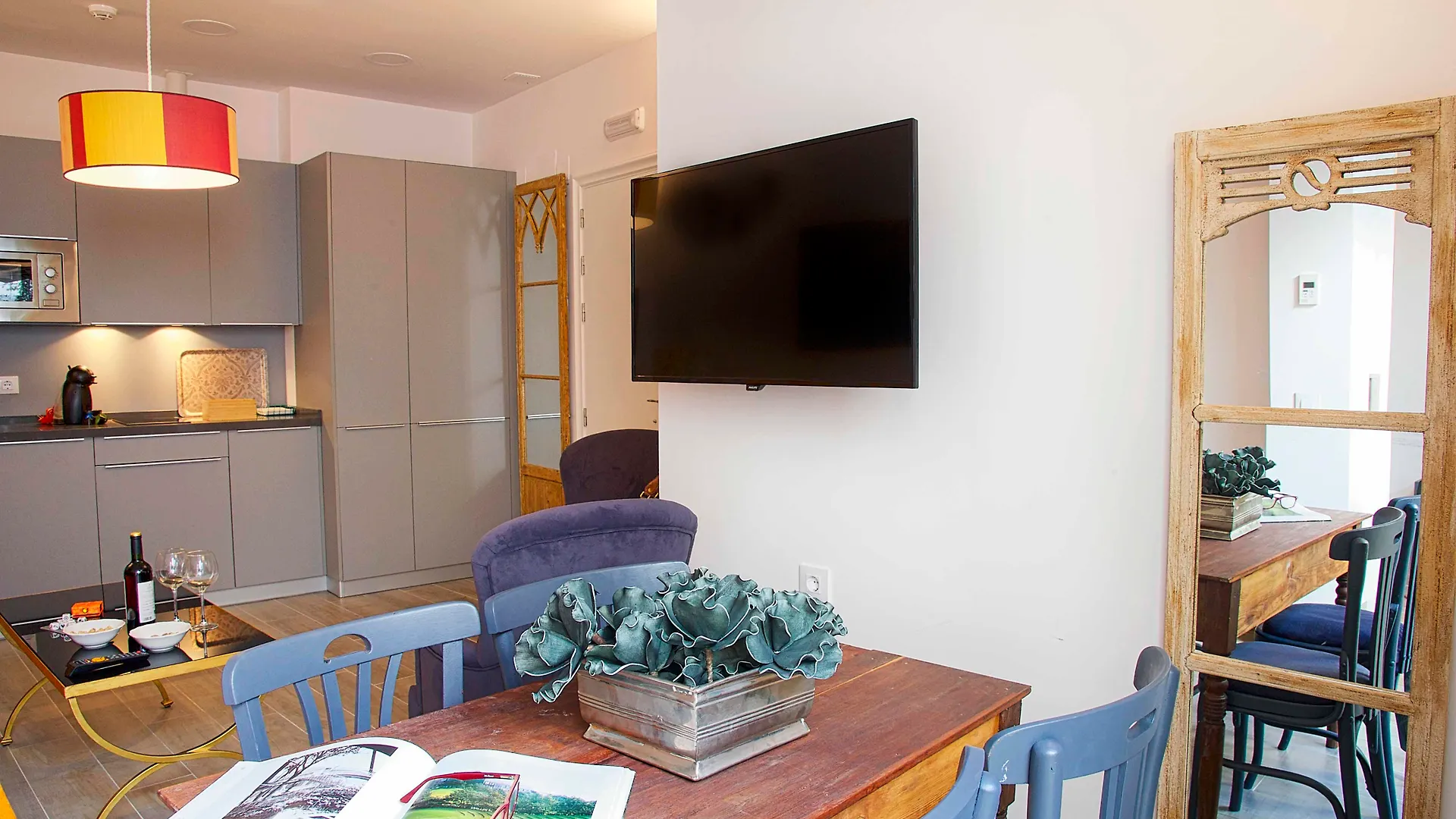 Overland Suites Catedral Seville