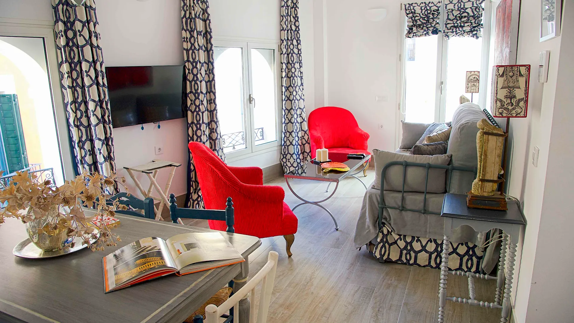 Overland Suites Catedral Seville
