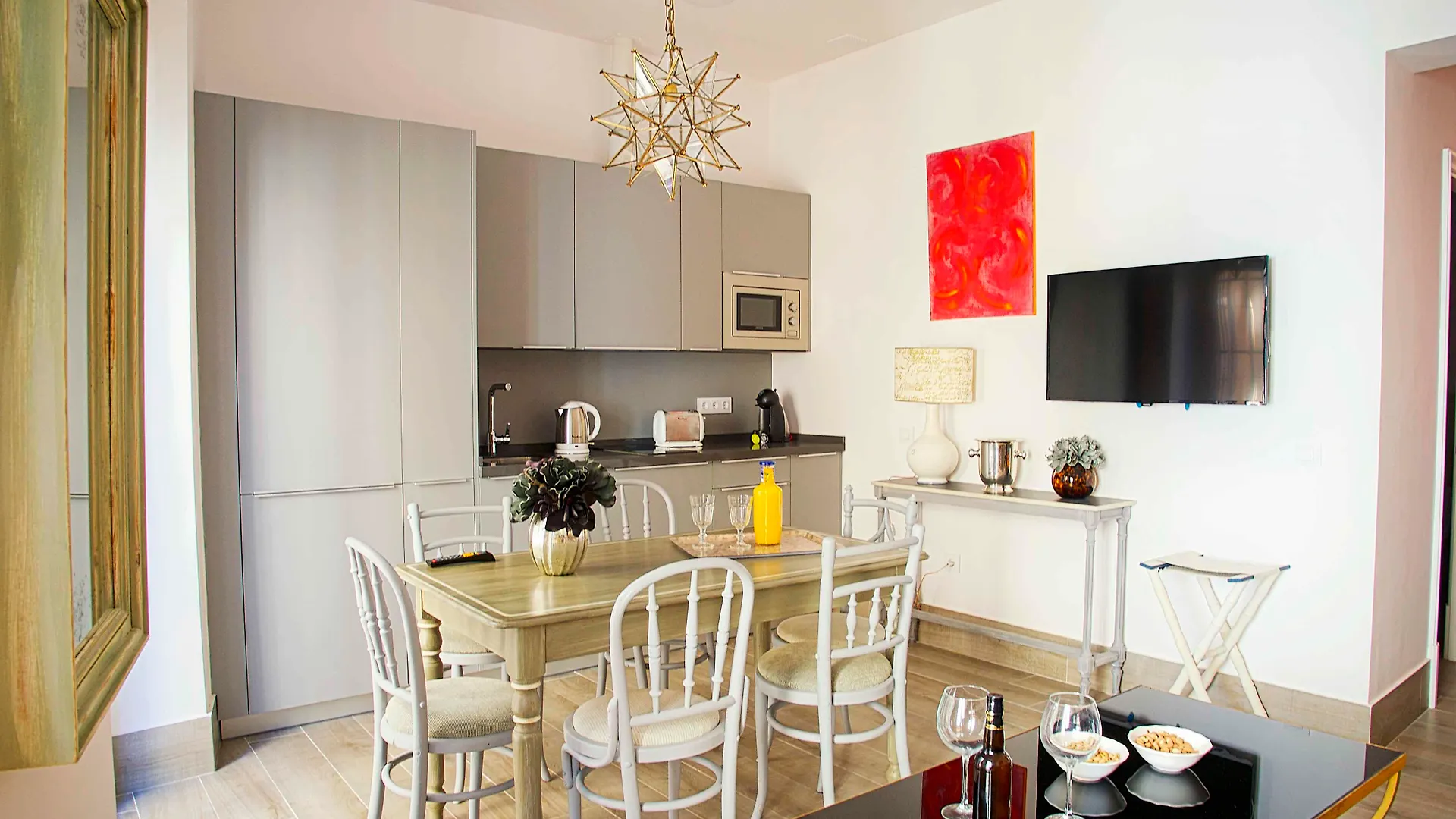 Overland Suites Catedral Seville