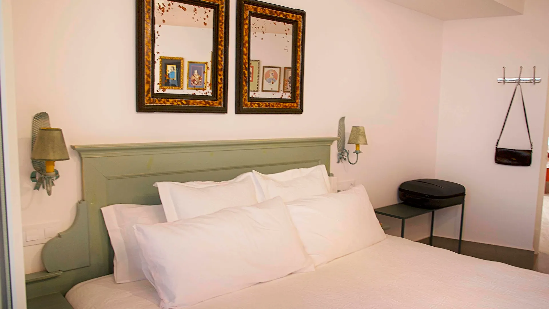 Overland Suites Catedral Seville