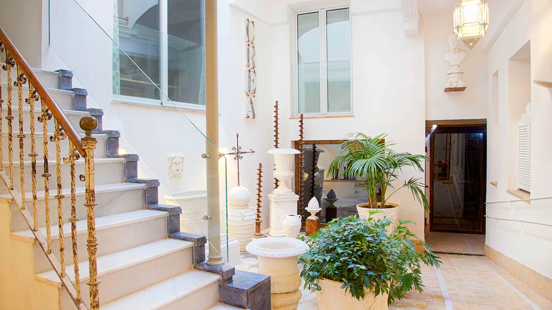Overland Suites Catedral Seville
