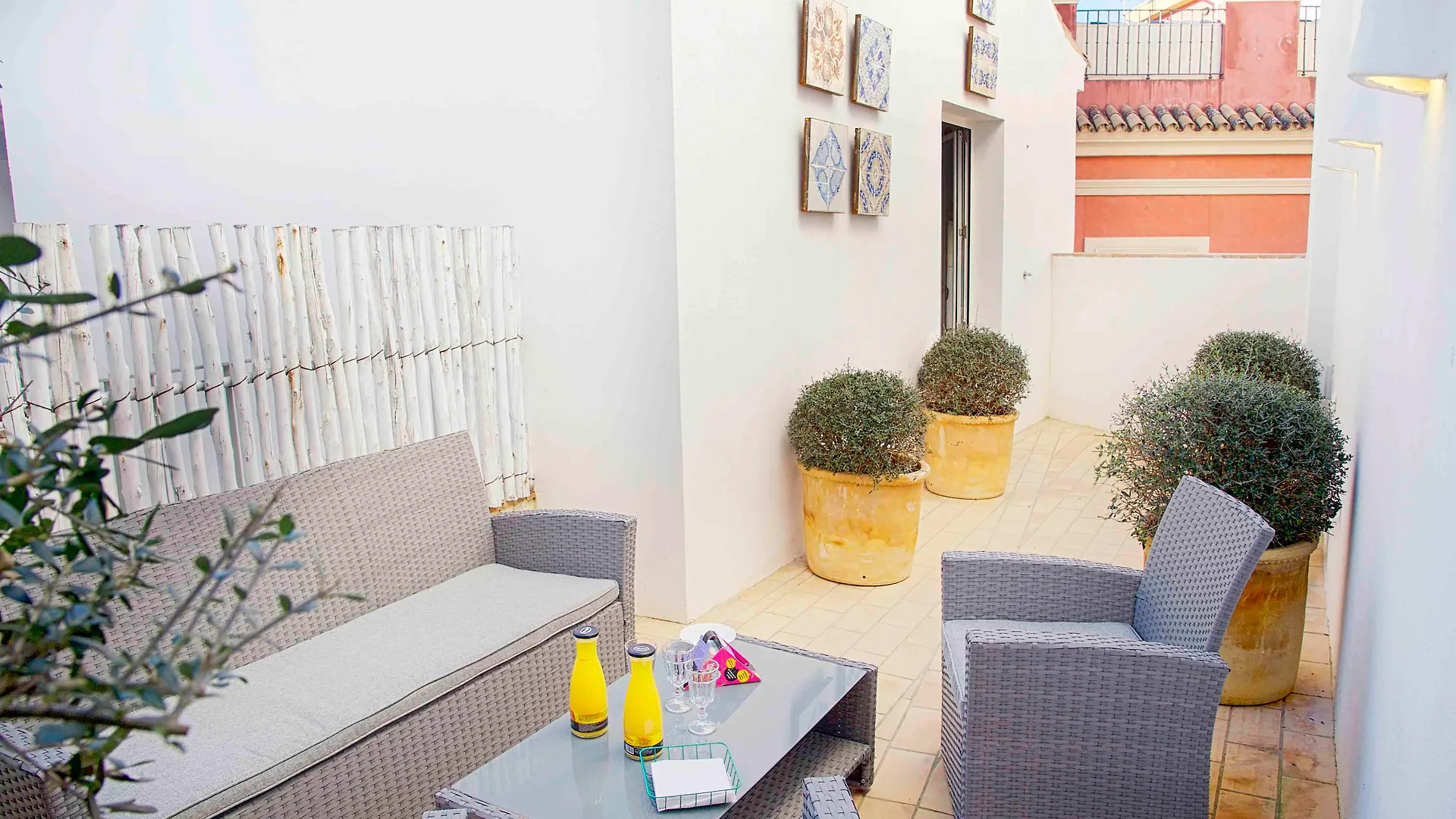 Overland Suites Catedral Seville